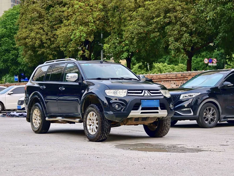 Mitsubishi Pajero — фото 3