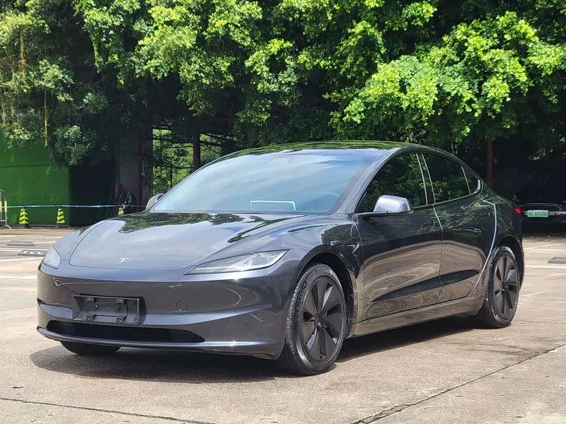 Tesla Model 3 — фото 1