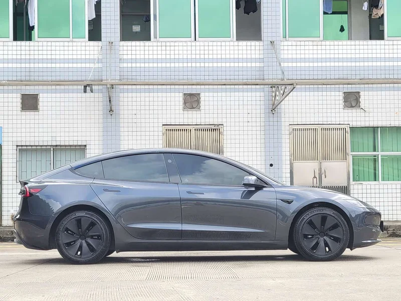 Tesla Model 3 — фото 13