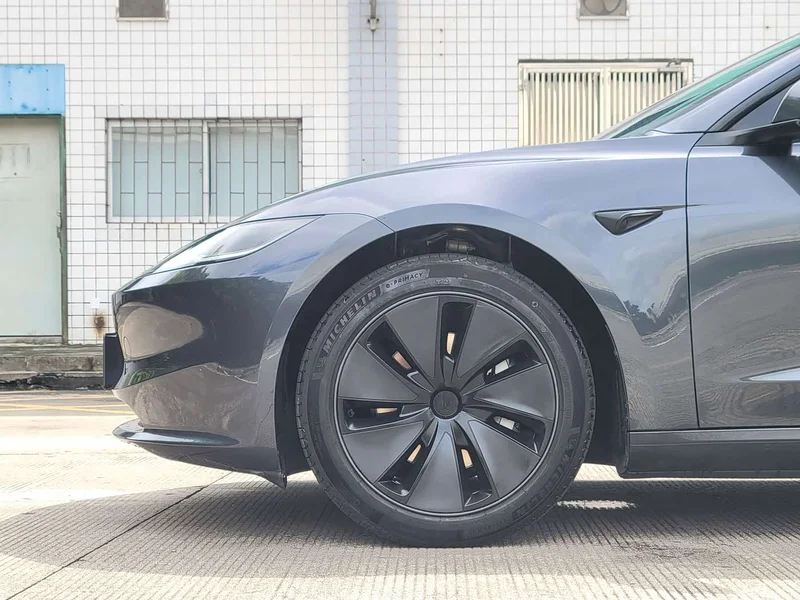 Tesla Model 3 — фото 25