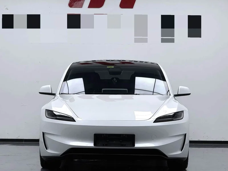 Tesla Model 3 — фото 1
