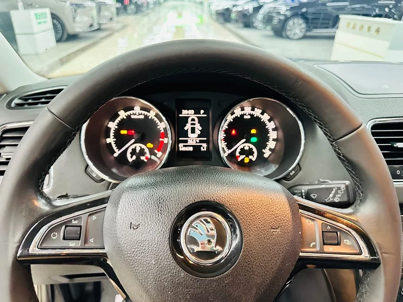 Skoda Yeti — фото 48