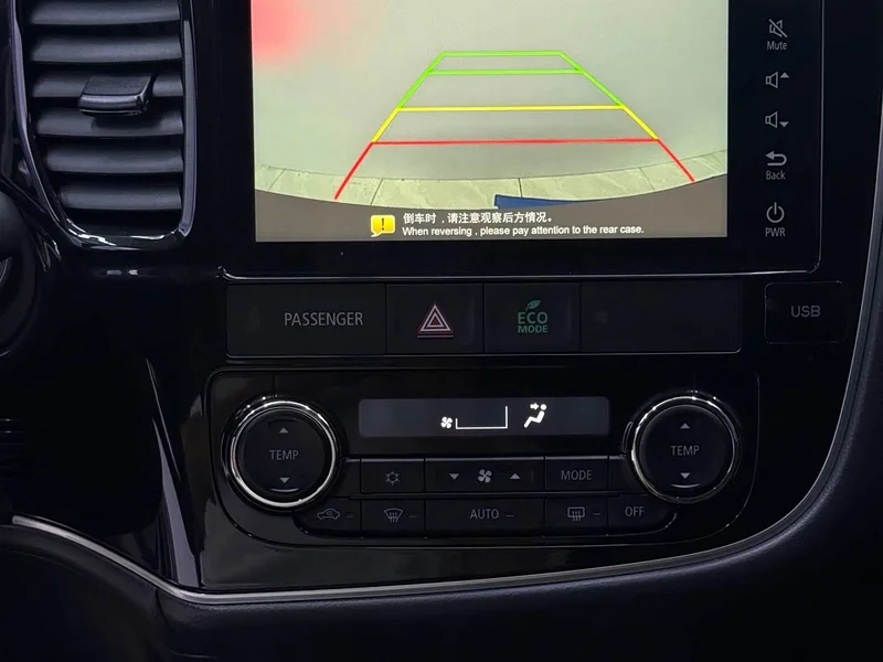 Mitsubishi Outlander — фото 14