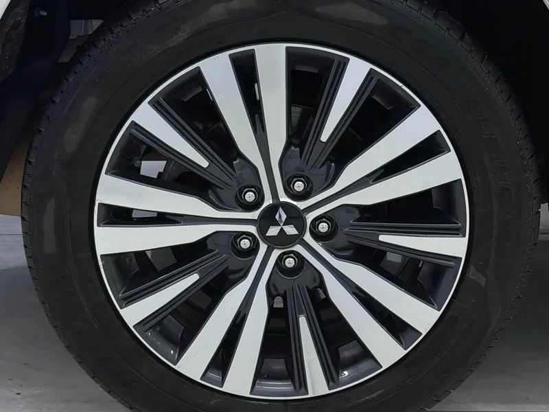 Mitsubishi Outlander — фото 20