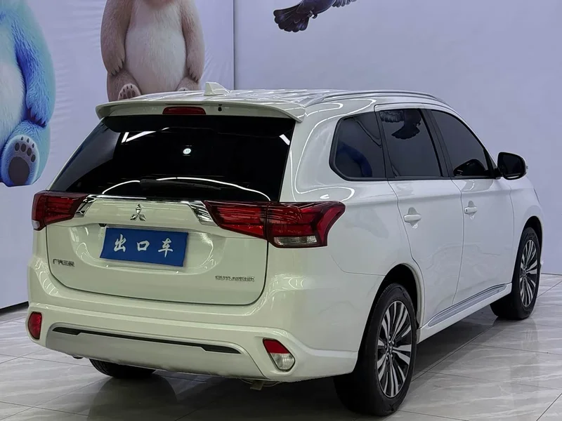 Mitsubishi Outlander — фото 4