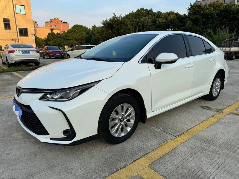Toyota Corolla — фото 1