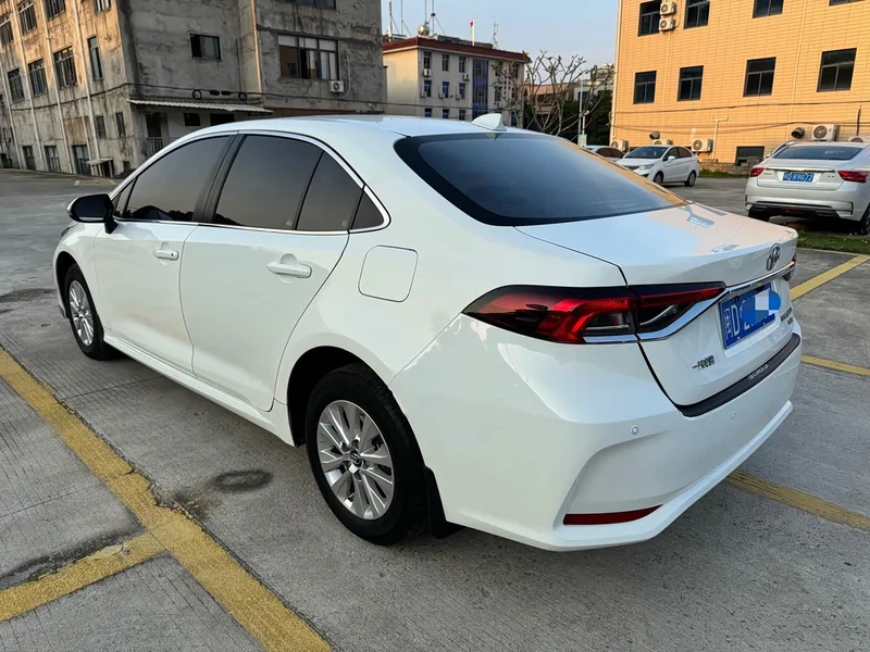 Toyota Corolla — фото 5
