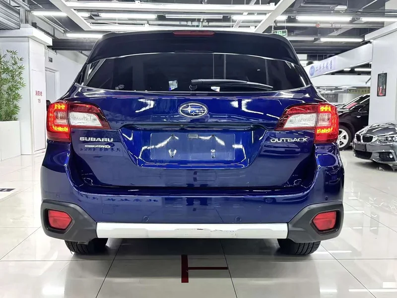 Subaru Outback — фото 5