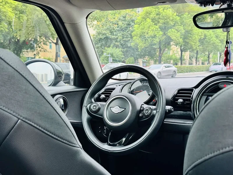 MINI CLUBMAN — фото 12