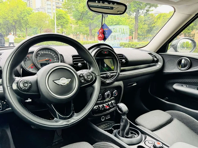 MINI CLUBMAN — фото 17