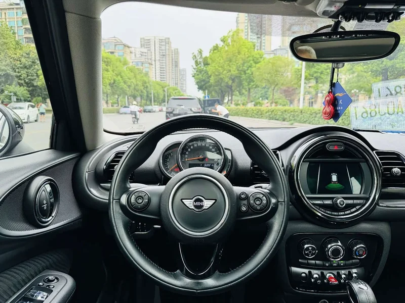 MINI CLUBMAN — фото 6