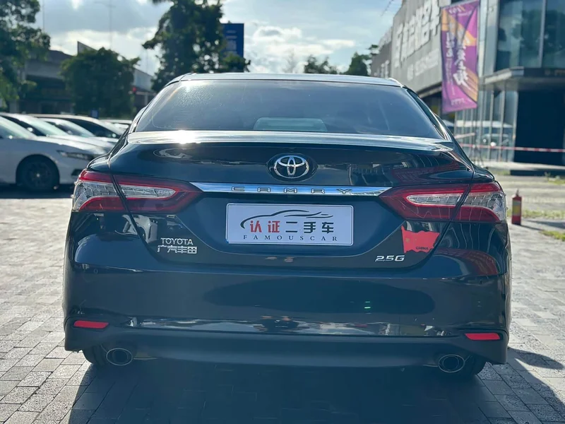 Toyota Camry — фото 18