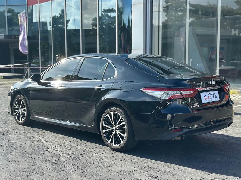 Toyota Camry — фото 19