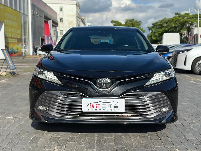 Toyota Camry — фото 2