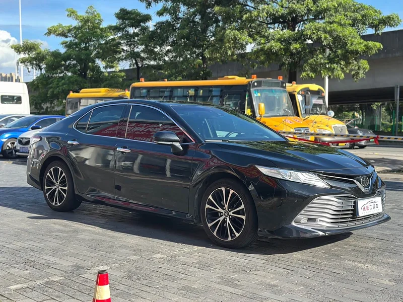 Toyota Camry — фото 3