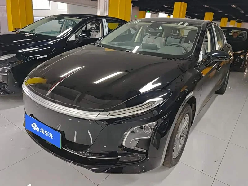 Hongqi E-QM5