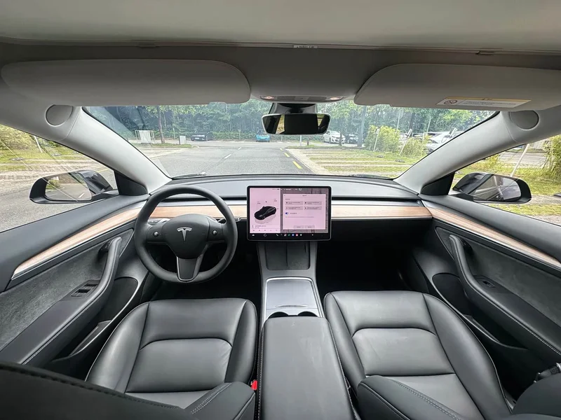 Tesla Model 3 — фото 12