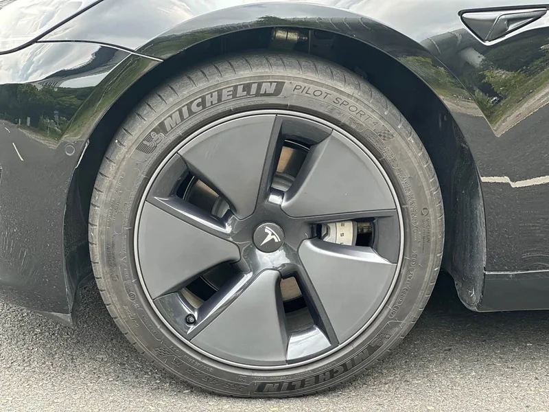 Tesla Model 3 — фото 15