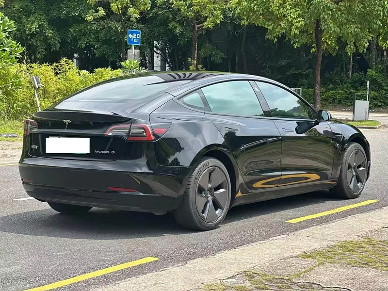 Tesla Model 3 — фото 4