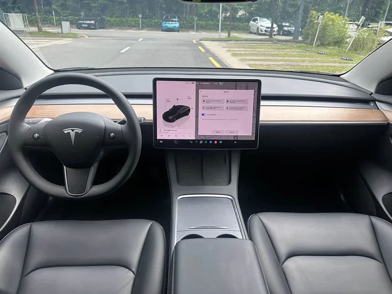 Tesla Model 3 — фото 10