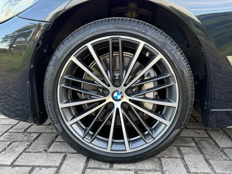 BMW 5-Series — фото 18