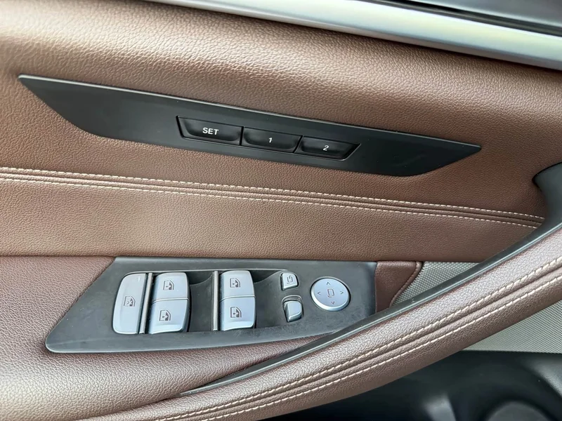 BMW 5-Series — фото 10