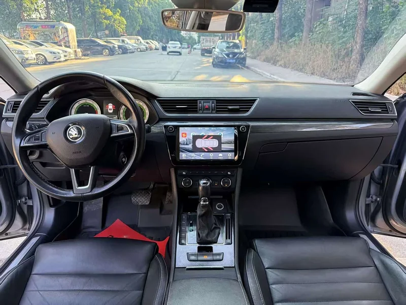 Skoda Superb — фото 3