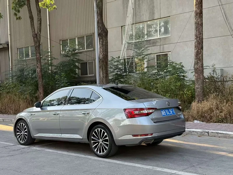 Skoda Superb — фото 6