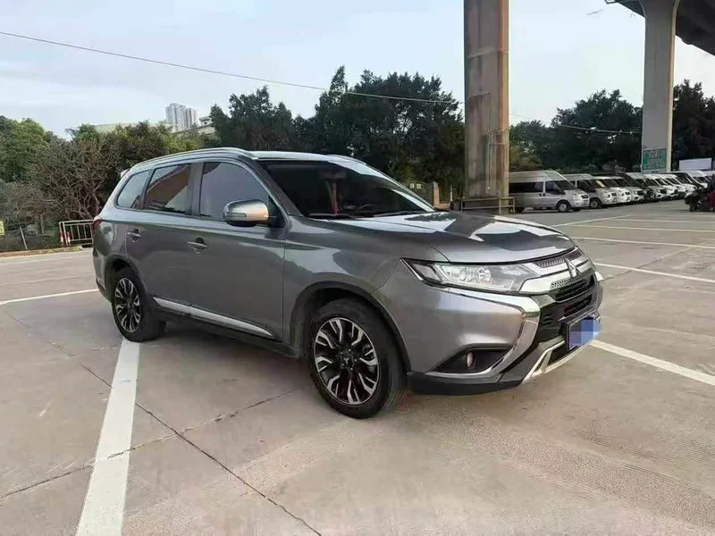 Mitsubishi Outlander — фото 2