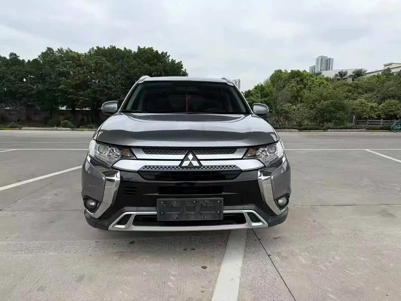 Mitsubishi Outlander — фото 9