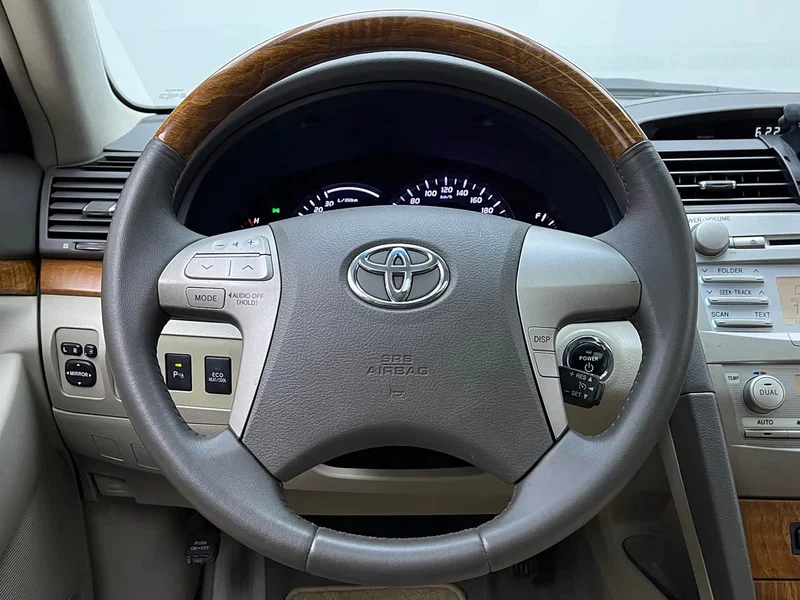 Toyota Camry — фото 9