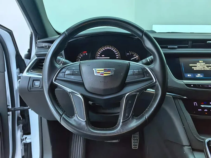 Cadillac XT5 — фото 15