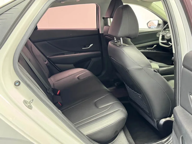 Hyundai Elantra — фото 13