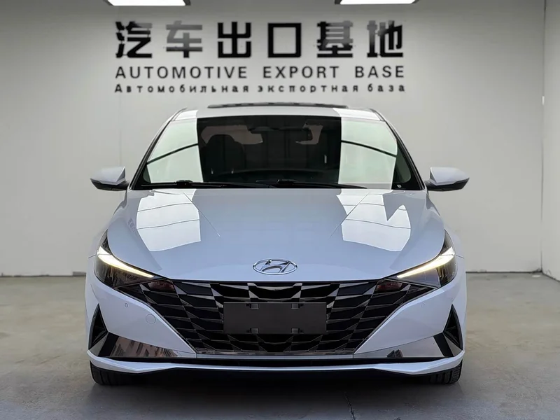 Hyundai Elantra — фото 2