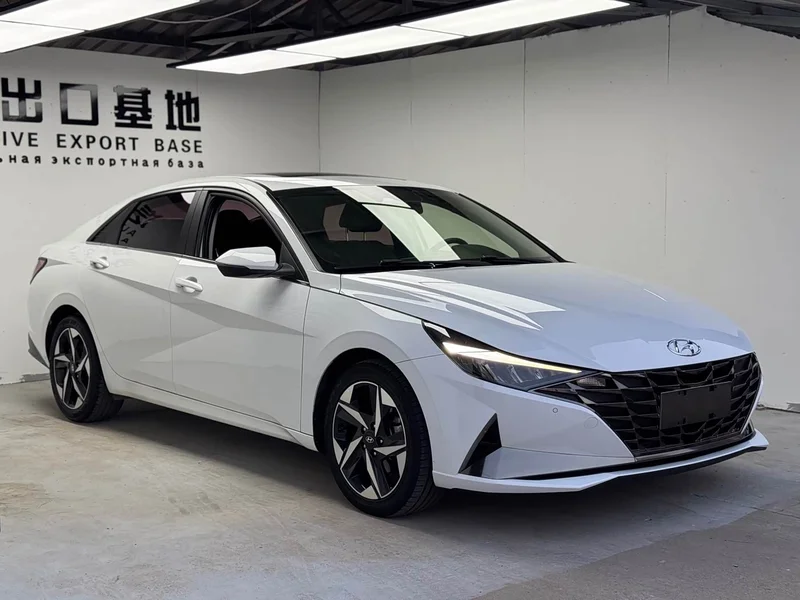 Hyundai Elantra — фото 3