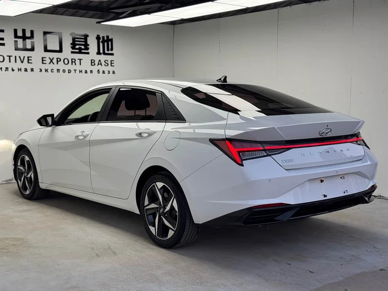 Hyundai Elantra — фото 4