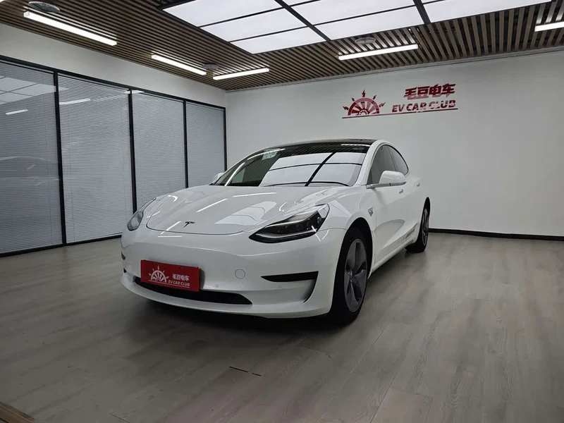 Tesla Model 3 — фото 1