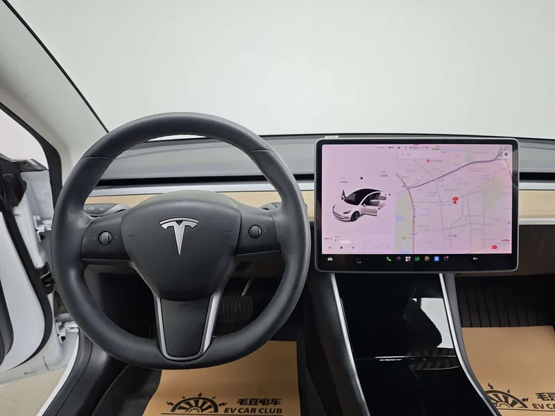 Tesla Model 3 — фото 12