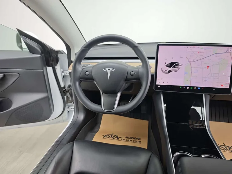 Tesla Model 3 — фото 15