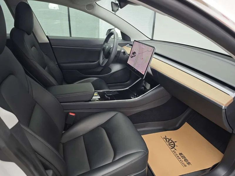 Tesla Model 3 — фото 10