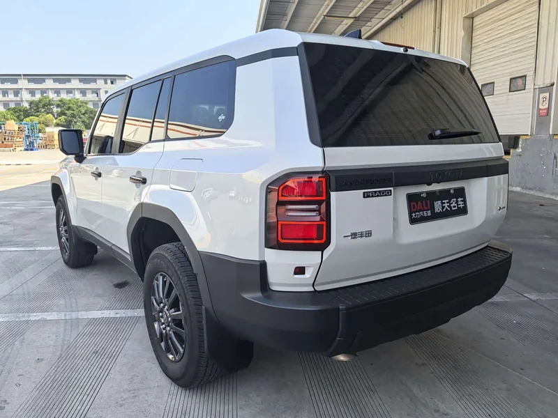 Toyota Prado — фото 11