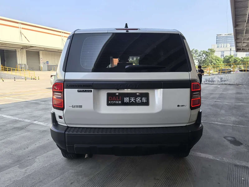 Toyota Prado — фото 12