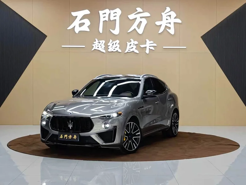 Maserati Levante — фото 1