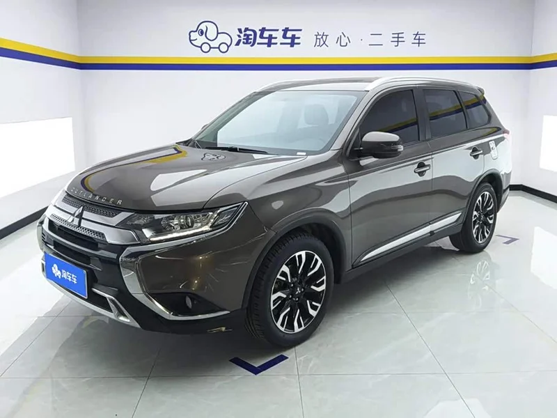 Mitsubishi Outlander — фото 1