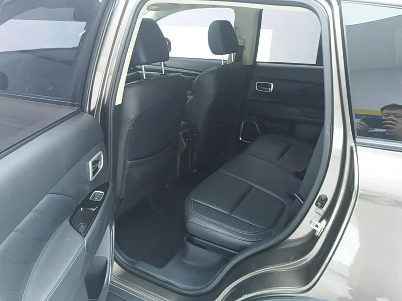 Mitsubishi Outlander — фото 11