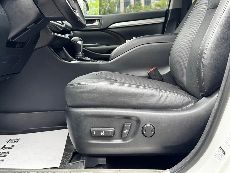 Toyota Highlander — фото 13
