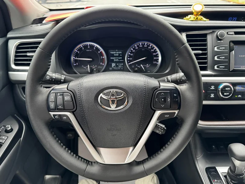 Toyota Highlander — фото 16