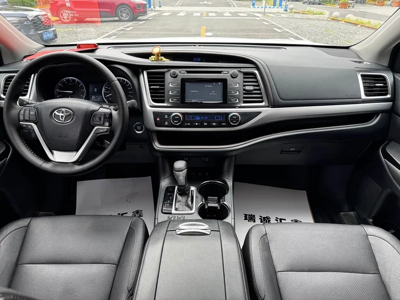 Toyota Highlander — фото 19