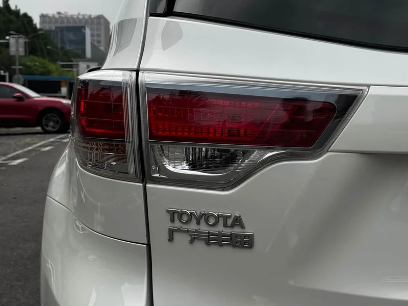 Toyota Highlander — фото 31