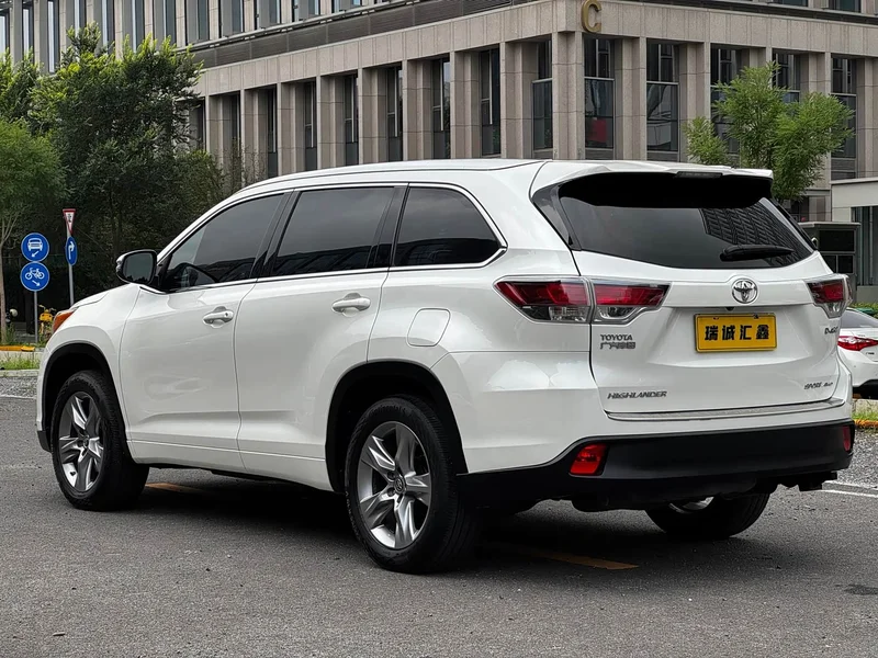 Toyota Highlander — фото 4